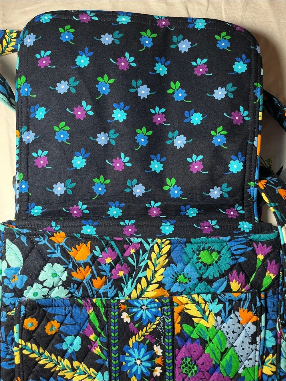 Vera Bradley NWT Mailbag in Midnight Blues pattern